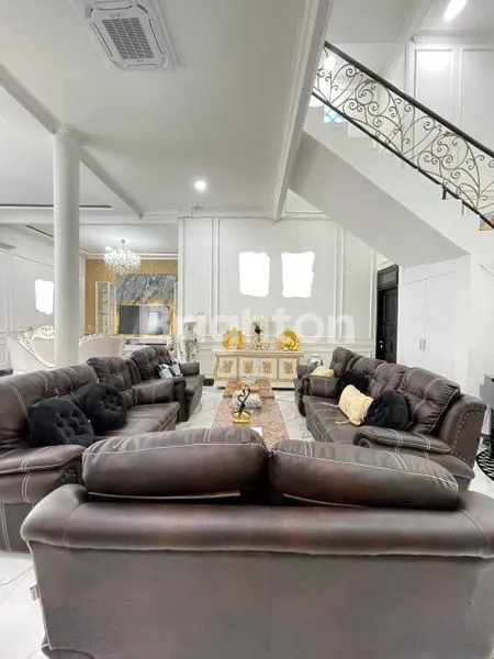 image RUMAH MEWAH 800M² DENGAN KOLAM RENANG DEKAT TOL JELUPANG (6)