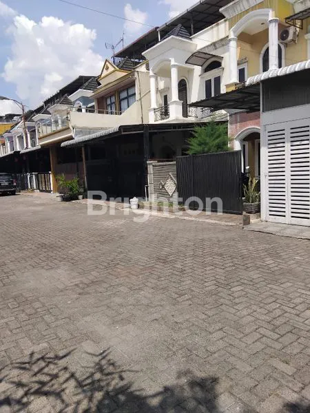 image RUMAH 2 1/2 LANTAI MEWAH DAN TERAWAT (2)