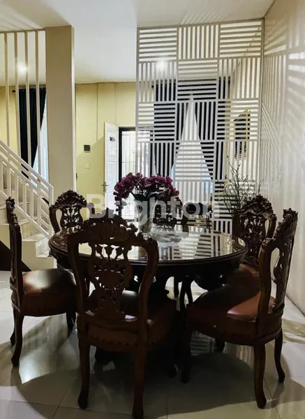 image RUMAH 2 1/2 LANTAI MEWAH DAN TERAWAT (4)