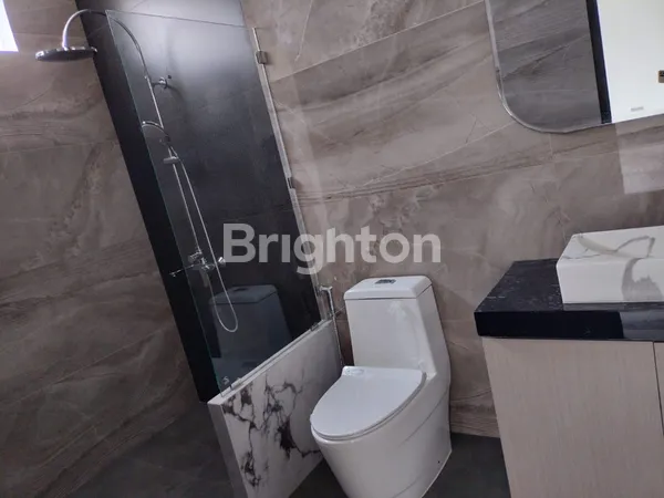 image RUMAH MEWAH BARU GRESS LOKASI STRATEGIS LINGUNGAN EKSKLUSIF TELAGA GOLF ARAYA MALANG (3)