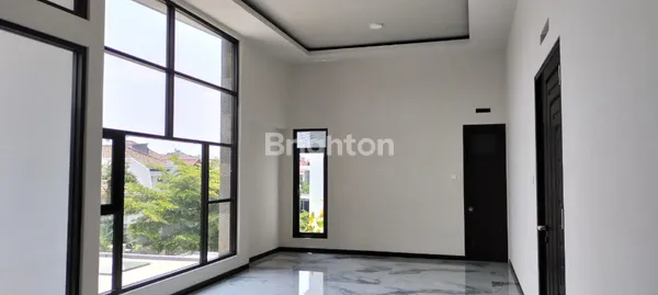 image RUMAH MEWAH BARU GRESS LOKASI STRATEGIS LINGUNGAN EKSKLUSIF TELAGA GOLF ARAYA MALANG (4)