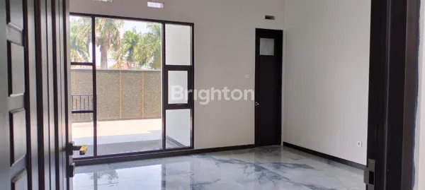 image RUMAH MEWAH BARU GRESS LOKASI STRATEGIS LINGUNGAN EKSKLUSIF TELAGA GOLF ARAYA MALANG (5)