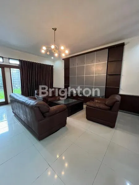 SEWA RUMAH FULL FURNISHED 2 LANTAI DI SETRA DUTA RESIDENCE BANDUNG