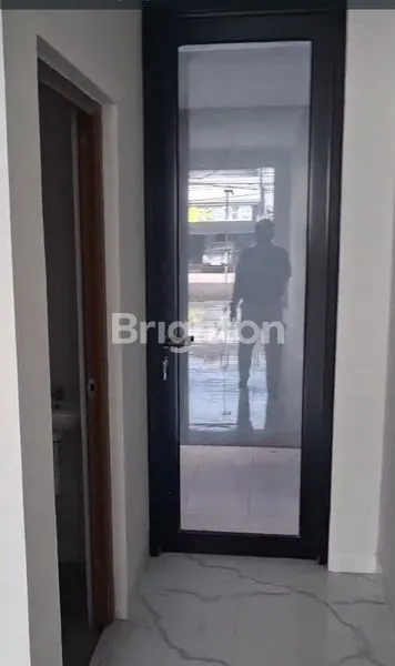 image RUKO 2 LANTAI LOKASI STRATEGIS MONANG MANING BANGUNAN BARU  (7)