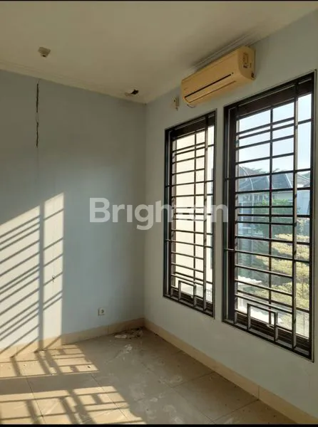 image RUMAH 2 LANTAI ASRI, AMAN, TENANG DAN NYAMAN DI VERMONT, BSD (4)