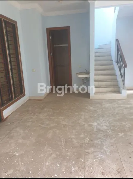 image RUMAH 2 LANTAI ASRI, AMAN, TENANG DAN NYAMAN DI VERMONT, BSD (6)