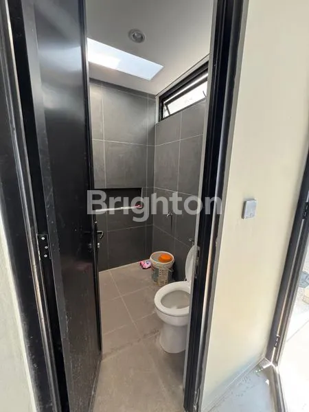 image RUMAH MEWAH MINIMALIS MODERN BANGUNAN BARU DEKAT JALAN RAYA SEMARANG BARAT (6)