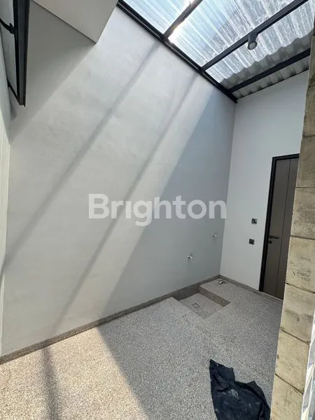 image RUMAH MEWAH MINIMALIS MODERN BANGUNAN BARU DEKAT JALAN RAYA SEMARANG BARAT (5)