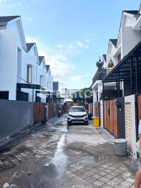 RUMAH 2 LANTAI FULL FURNISHED SIAP HUNI DI PURA DEMAK BARAT