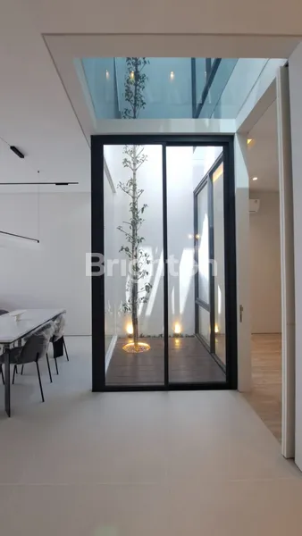 image RUMAH 2 LANTAI FURNISH BARU DI MOJOARUM, SELANGKAH DHARMAHUSADA DAN SURABAYA PUSAT (3)