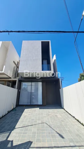 image RUMAH 2 LANTAI FURNISH BARU DI MOJOARUM, SELANGKAH DHARMAHUSADA DAN SURABAYA PUSAT (1)