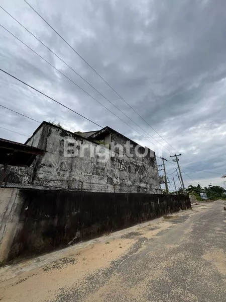 RUMAH WALET 3 TINGKAT KELAPA DUA 1793M2 SINGKAWANG BARAT KALIMANTAN KLP DUA SHM NEGO
