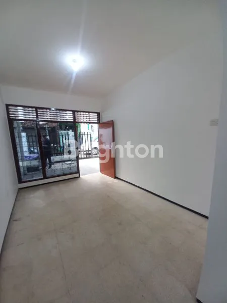 image DI. JUAL.  RUMAH. PUSAT KOTA LOKASI STRATEGIS -- HARGA TERJANGKAU (1)