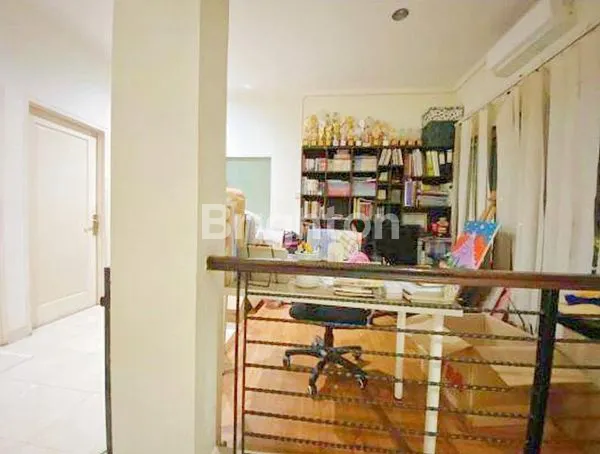 image RUMAH MEWAH 2 LANTAI DI PERMATA REGENCY - LOKASI PREMIUM JAKARTA BARAT (4)