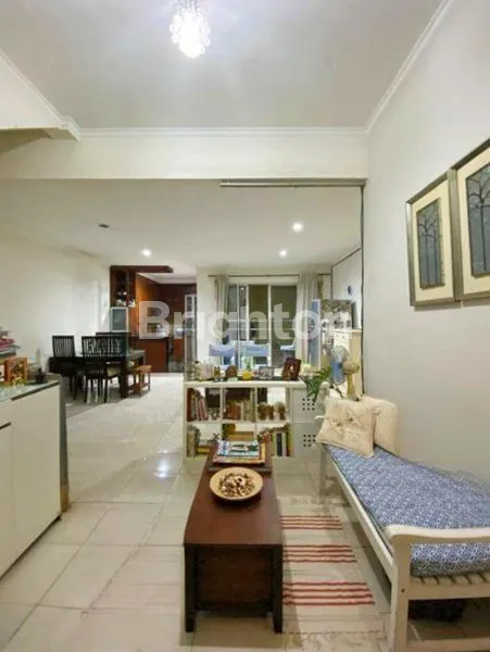 image RUMAH MEWAH 2 LANTAI DI PERMATA REGENCY - LOKASI PREMIUM JAKARTA BARAT (3)