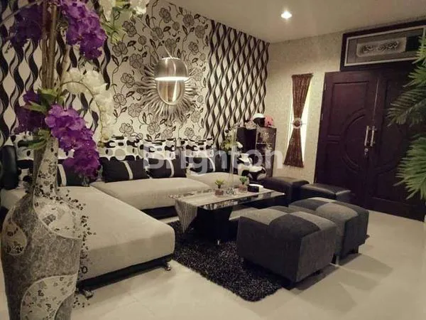 image RUMAH MEWAH 2 LANTAI FULL FURNISHED DI PERUMAHAN KANTOR POS (2)