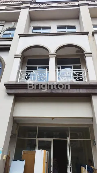 RUKO GRAND GALAXY CITY 3 LANTAI, SEMI-FURNISHED, SIAP PAKAITHIS TITLE (57 CHARACTERS) EFFECTIVELY HIGHLIGHTS THE KEY SELLING POINTS:- LOCATION (GRAND GALAXY CITY)- PROPERTY TYPE (RUKO)- NUMBER OF FLOORS (3 LANTAI)- CONDITION (SEMI-FURNISHED)- READY