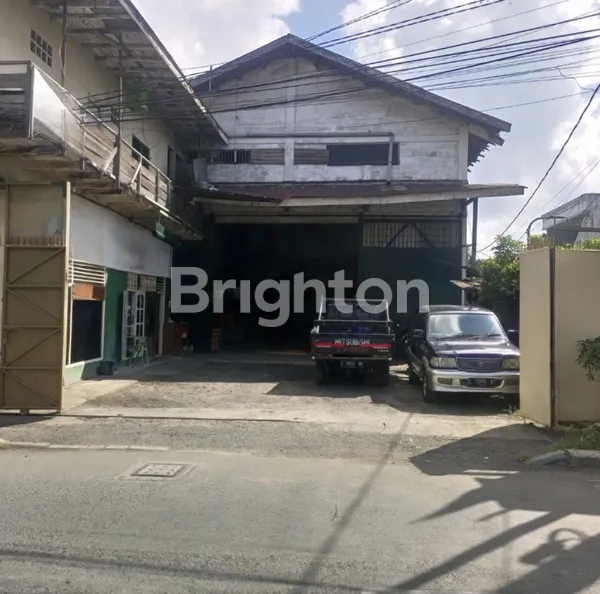 image TURUN HARGA, BUTUH CEPAT LAKU GUDANG TOKO DI DAERAH RUNGKUT, NOLL JALAN RAYA, DEKAT RUNGKUT INDUSTRI, BANDARA, DAN MERR, LOKASI NIAGA, COCOK UNTUK BISNIS/NIAGA, SEKITARAN PADAT PENDUDUK (3)