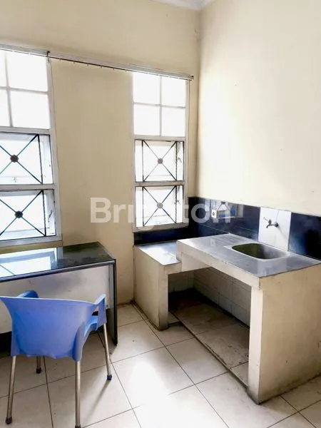 image PRIME LOCATION, RUKO JLN AMIR HAMZAH (DEPAN MIE AHAI), HARGA JAUH DIBAWAH MARKET , LEBAR RUKO 5 METER, SEMI FURNISHED KANTOR DAN ADA PARKIRAN MOBIL. (4)