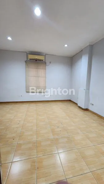 image RUKO 3 LANTAI HADAP JALAN RAYA SUDAH RENOV DEKAT SUMMARECON MALL SERPONG, SEKOLAH TARAKANITA DAN STELLA MARIS (2)