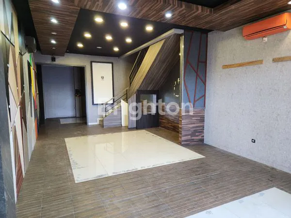 image RUKO 3 LANTAI HADAP JALAN RAYA SUDAH RENOV DEKAT SUMMARECON MALL SERPONG, SEKOLAH TARAKANITA DAN STELLA MARIS (1)