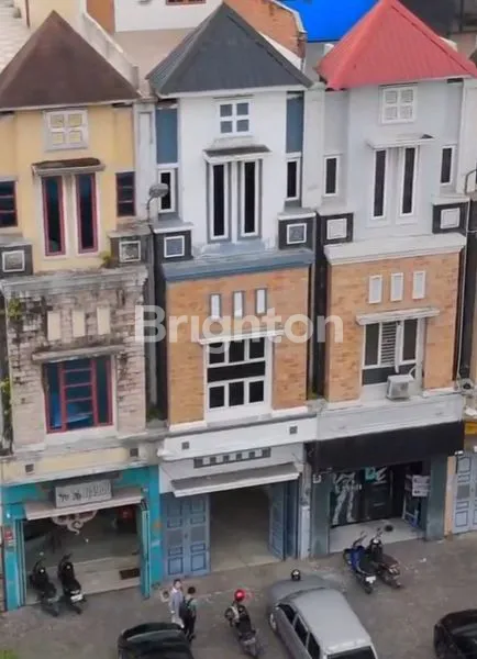 image RUKO 3½ LANTAI PREMIUM DI SUTOMO - ROW PARKIR 12M² , SHM ,SIAP HUNI (7)