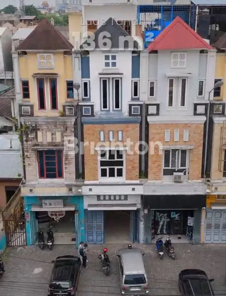 image RUKO 3½ LANTAI PREMIUM DI SUTOMO - ROW PARKIR 12M² , SHM ,SIAP HUNI (6)