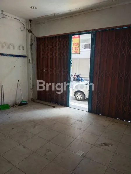 image RUKO 4 LANTAI BANGUNAN TUA STRATEGIS ROXY (7)