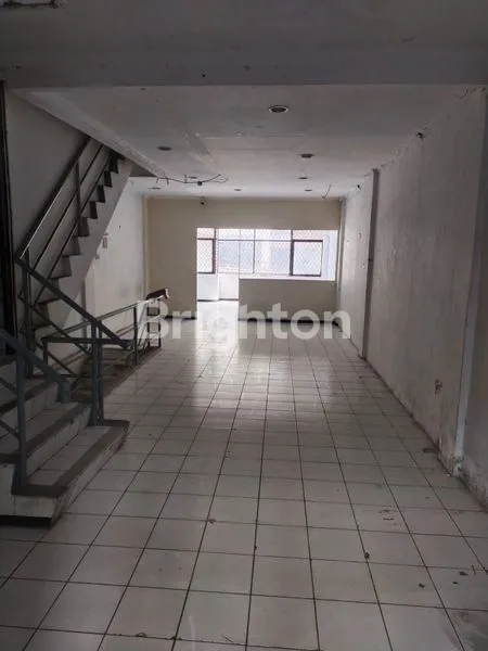 image RUKO 4 LANTAI BANGUNAN TUA STRATEGIS ROXY (4)