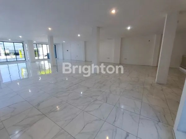 image DISEWAKAN GEDUNG 2,5 LT RAYA KENJERAN COCOK UTK OFFICE, BANK, CAFE DLL (8)