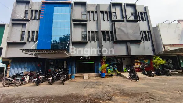 RUKO ROYAL BENTENG BETAWI TANGERANG BANGUNAN 3.5 LANTAI FULL  DAK