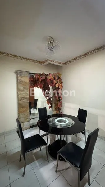 image RUMAH 2 LANTAI LOKASI STRATEGIS DI ALAM SUTERA  (2)