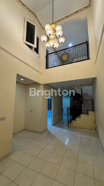 image RUMAH 2 LANTAI LOKASI STRATEGIS DI ALAM SUTERA  (4)