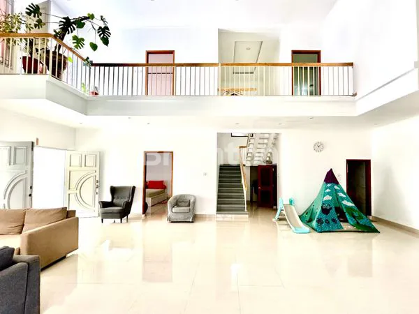 image VILLA MEWAH 2 LANTAI BERADA DI PURI GADING JIMBARAN BALI (4)