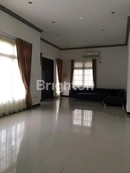 image TURUN HARGA RUMAH BESAR BANGUNAN BAGUS LOKASI TENGAH KOTA BERSIH DAN TERAWAT (5)