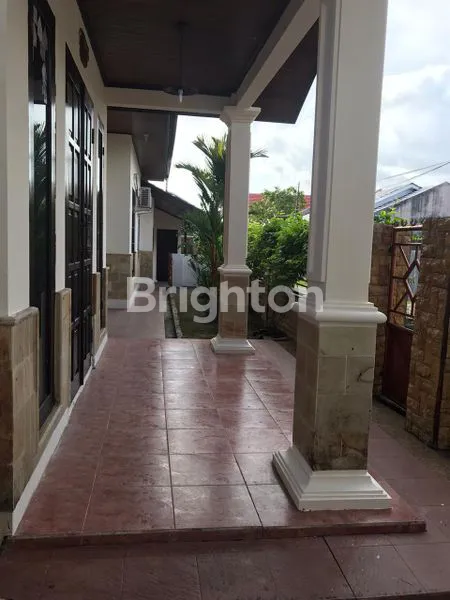 image TURUN HARGA RUMAH BESAR BANGUNAN BAGUS LOKASI TENGAH KOTA BERSIH DAN TERAWAT (2)