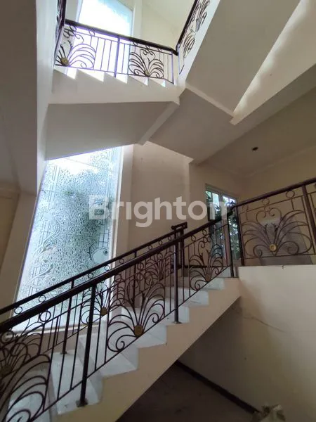 image RUMAH VILLA ESPERANZA MEGAH DAN MEWAH (4)