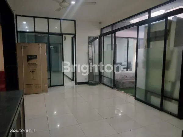 image BEKAS KANTOR 2 LANTAI DI PUSAT KOTA CIREBON – LOKASI STRATEGIS UNTUK USAHA (5)