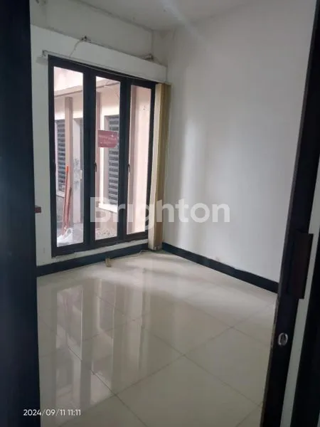 image BEKAS KANTOR 2 LANTAI DI PUSAT KOTA CIREBON – LOKASI STRATEGIS UNTUK USAHA (3)