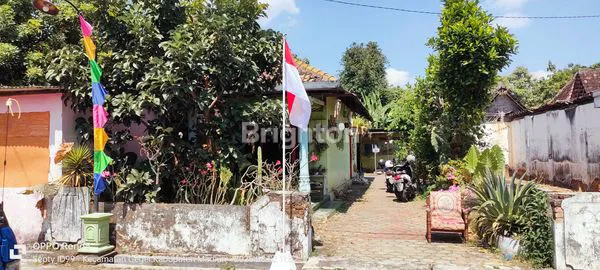 INVESTASI EMAS: RUMAH KLASIK + TOKO SIAP RENOVASI DI MADIUN