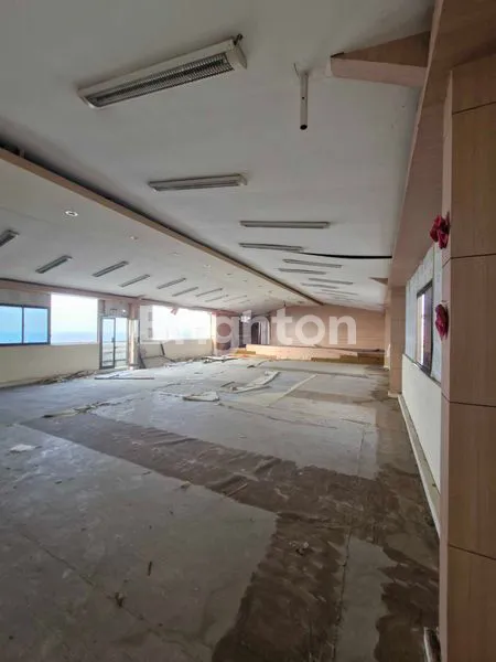AULA BESAR ROOFTOP APARTEMEN LAGUNA PLUIT VIEW LAUT JAKARTA UTARA