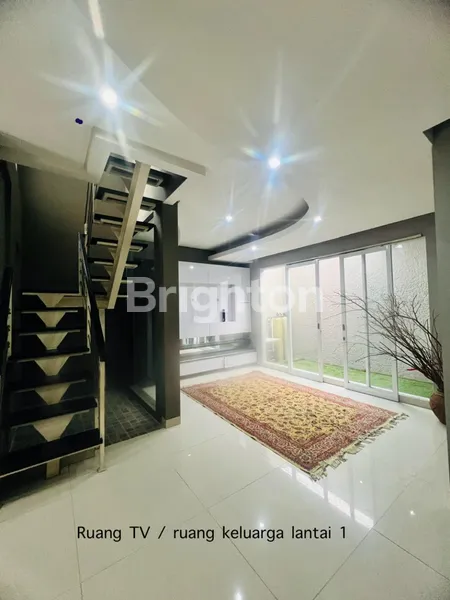 image RUMAH BANGUNAN MODERN DEKAT AKSES PINTU TOLL BRIGIF JAGAKARSA JAKARTA SELATAN (3)
