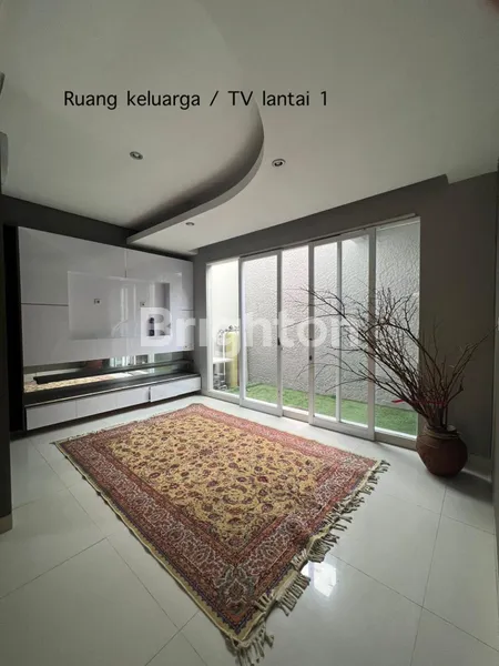 image RUMAH BANGUNAN MODERN DEKAT AKSES PINTU TOLL BRIGIF JAGAKARSA JAKARTA SELATAN (4)