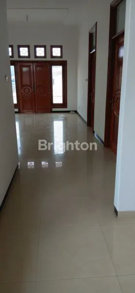 image RUKO 3 LANTAI PREMIUM DEKAT PASAR SEGIRI, PARKIR LUAS & SHM (7)