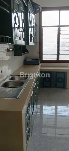 image RUKO 3 LANTAI PREMIUM DEKAT PASAR SEGIRI, PARKIR LUAS & SHM (6)