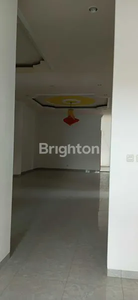 image RUKO 3 LANTAI PREMIUM DEKAT PASAR SEGIRI, PARKIR LUAS & SHM (5)