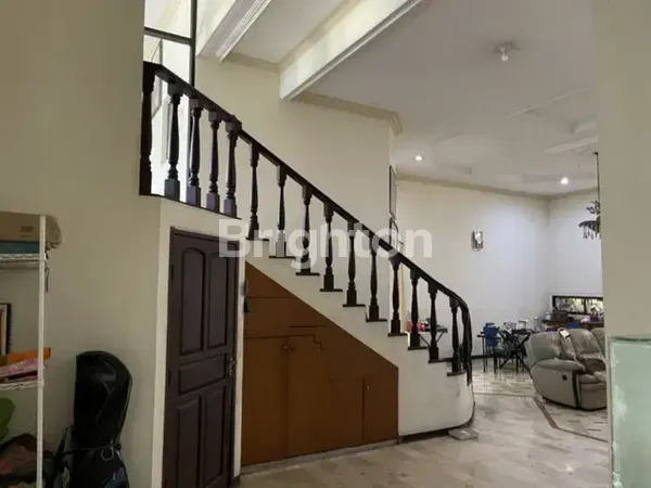 image  RUMAH SIMPANG DARMO PERMAI UTARA DEKAT SUPERMALL PAKUWON MALL PTC, DEKAT MAYJEN HR MUHAMMAD (5)