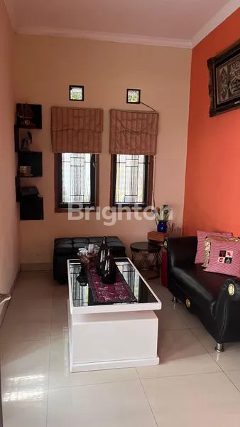 image RUMAH MEWAH 2 LANTAI FULL FURNISH DI BUAH BATU REGENCY BANDUNG (8)