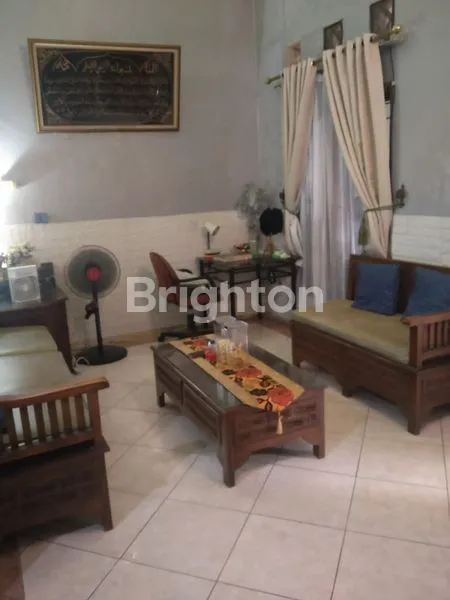 image RUMAH 2 LANTAI DI PERUMAHAN ALINDA DEKAT MALL SUMMARECON DAN STASIUN KERETA API BEKASI (3)