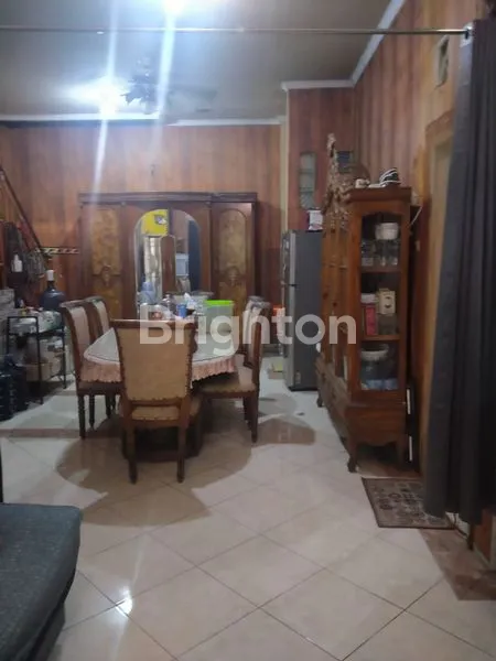 image RUMAH 2 LANTAI DI PERUMAHAN ALINDA DEKAT MALL SUMMARECON DAN STASIUN KERETA API BEKASI (4)